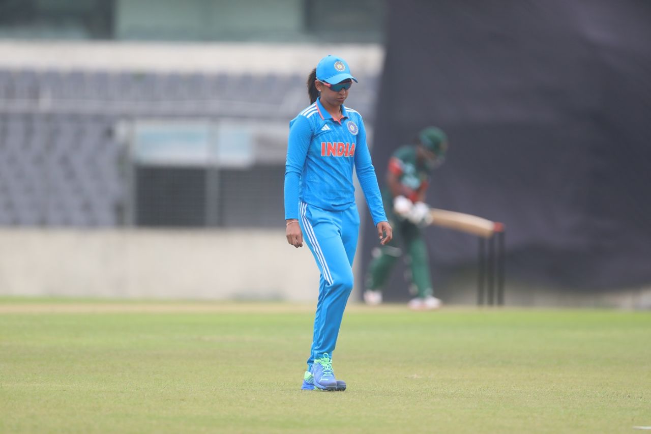 Harmanpreet Kaur walks to her fielding position, Bangladesh vs India, 1st ODI, Mirpur, July 16, 2023