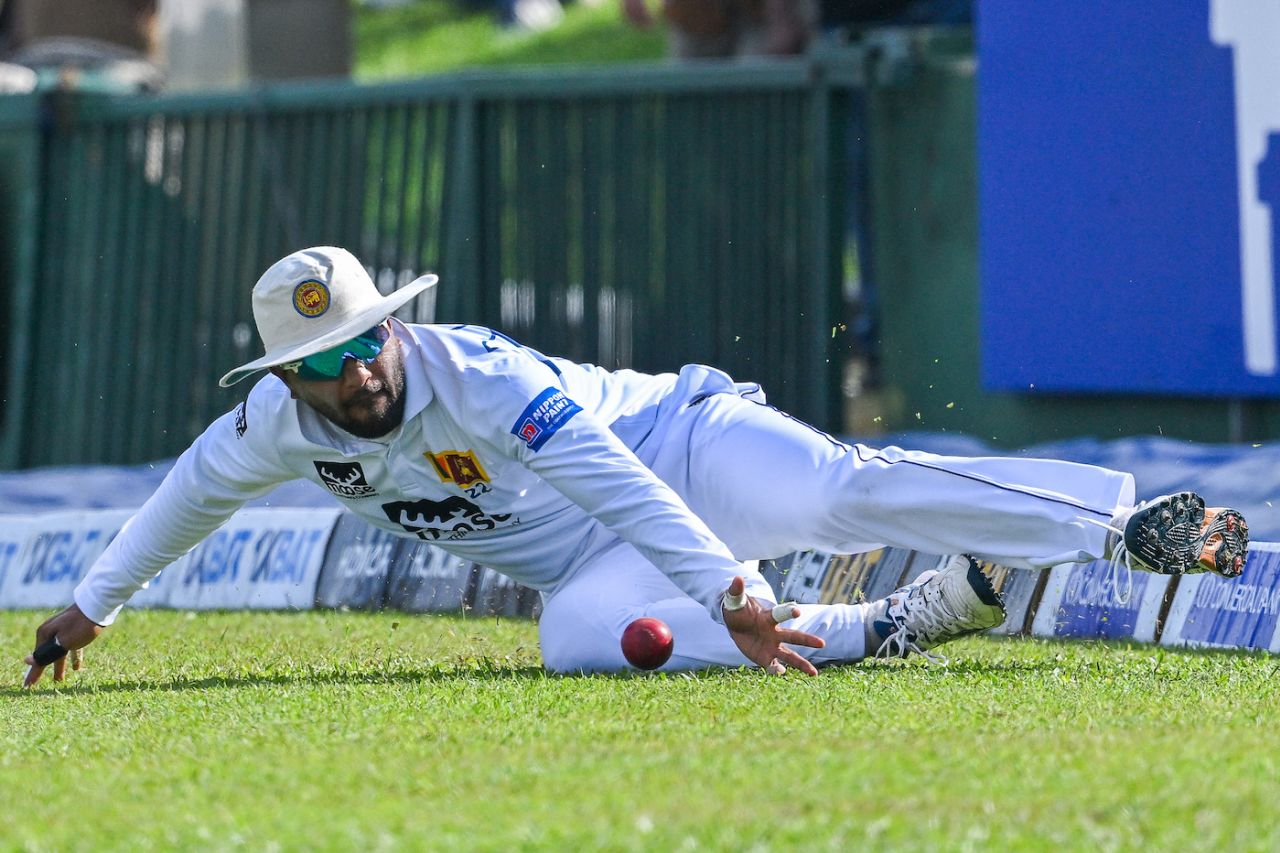 Dinesh Chandimal puts in a dive to stop the ball from crossing the boundary, Sri Lanka vs Pakistan, 1st men's Test, Galle, 2nd day, July 17, 2023