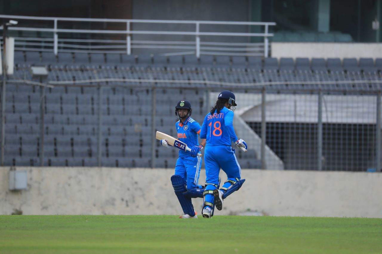 Harmanpreet Kaur and Smriti Mandhana were cautious in their approach after India lost two wickets early, Bangladesh vs India, 2nd women's ODI, Mirpur, July 19, 2023
