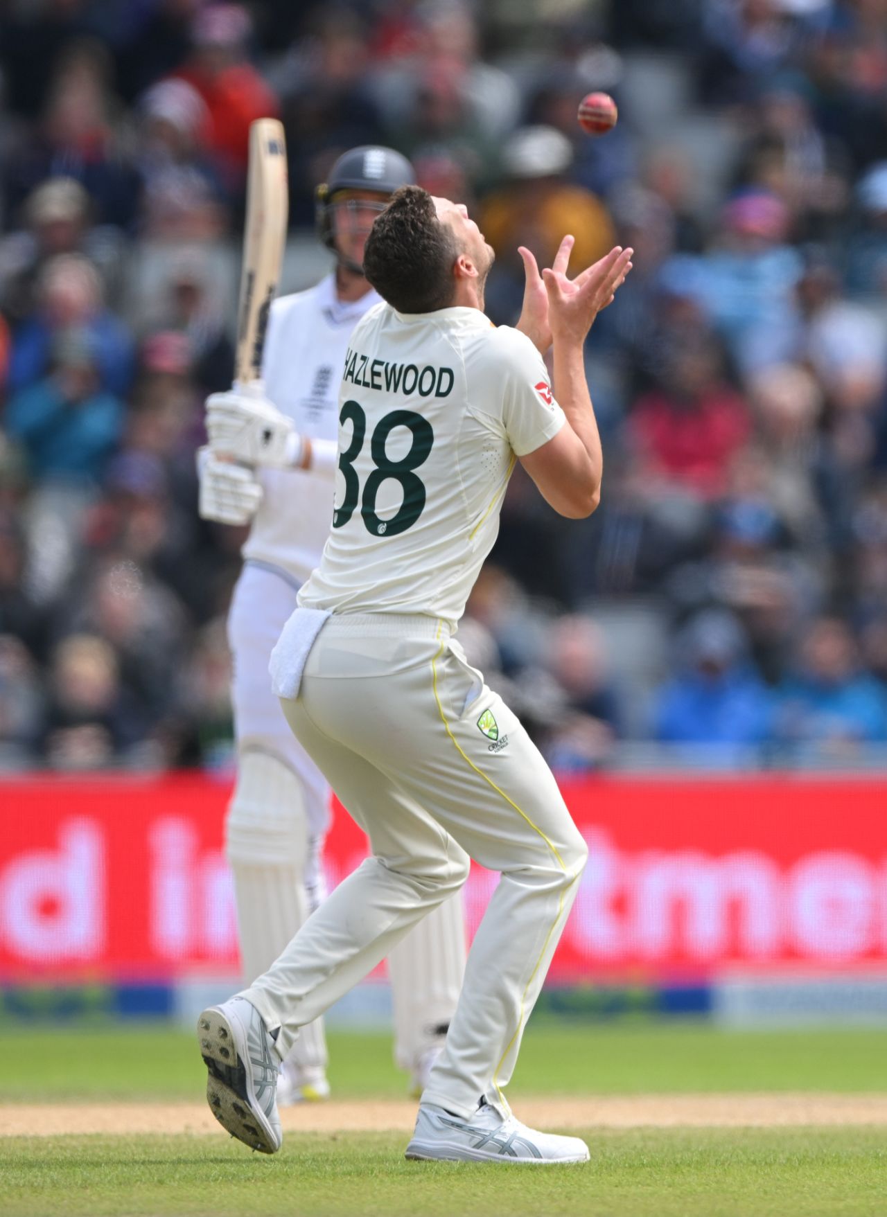 Josh Hazlewood settles under a top-edge to dismiss Stuart Broad, England vs Australia, 4th Ashes Test, Old Trafford, July 21, 2023