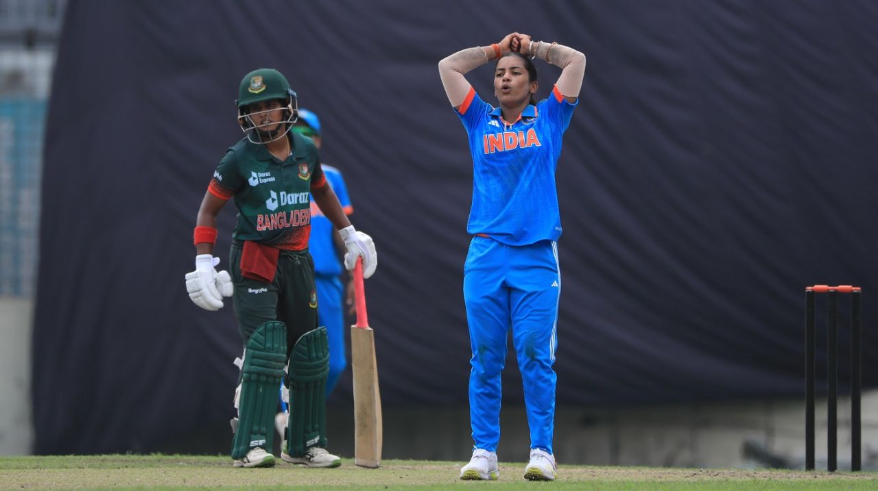 There were many such hands-on-head moments for Amanjot Kaur with the new ball, Bangladesh vs India, 3rd ODI, Mirpur, July 22, 2023