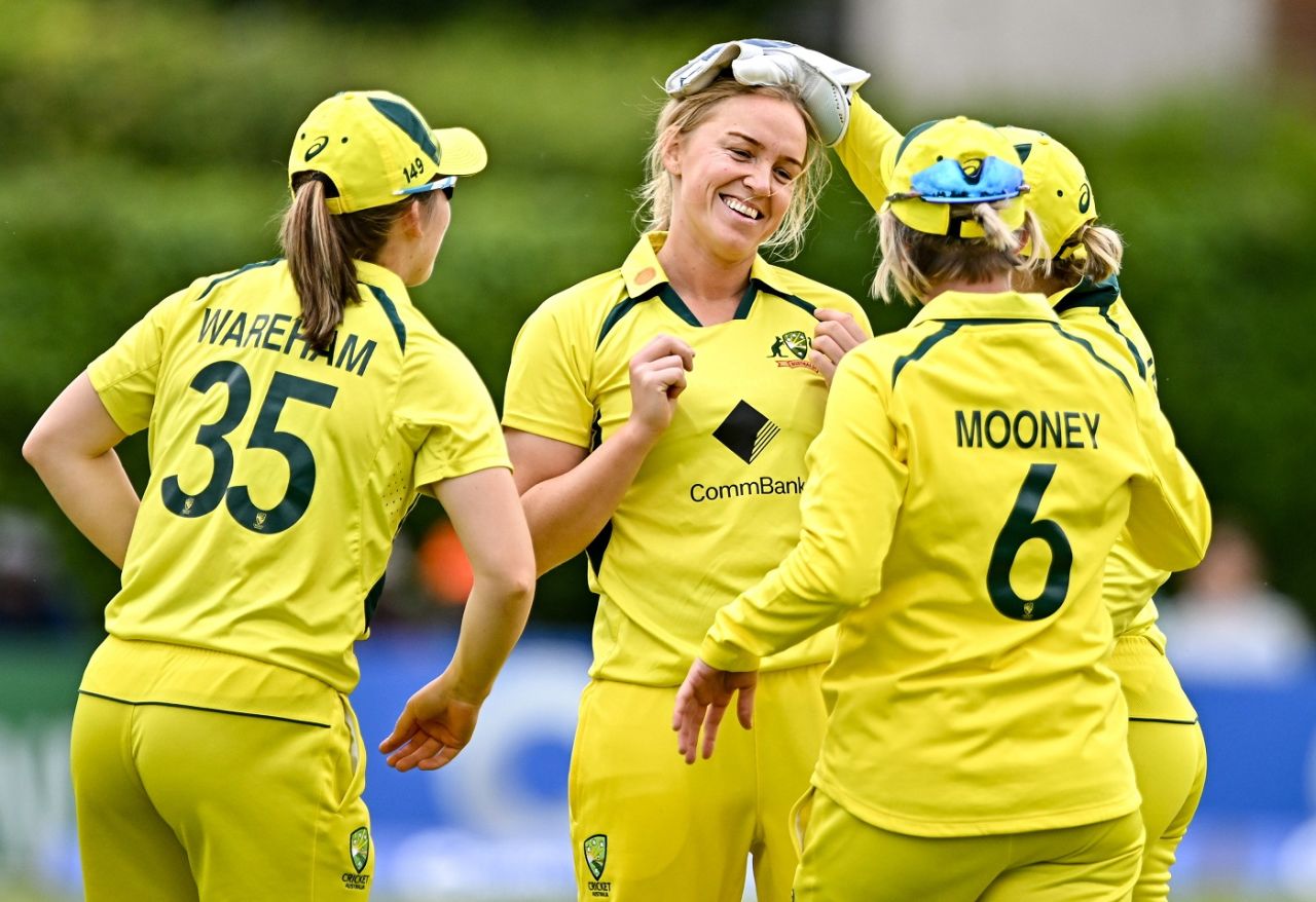 Kim Garth drew first blood for Australia, sending back Leah Paul, Ireland vs Australia, 2nd women's ODI, Dublin, July 25, 2023