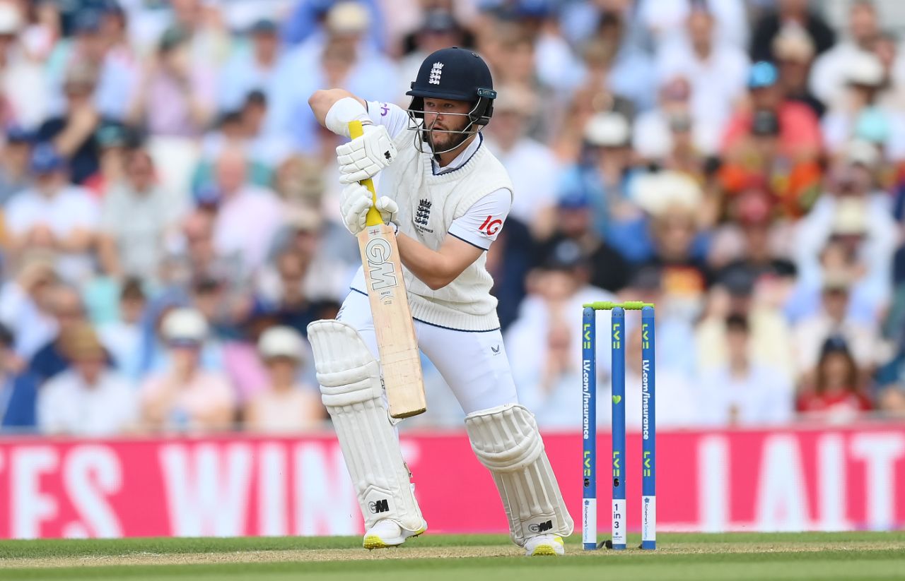 Ben Duckett punches down the ground during a flying start to the day, England vs Australia, 5th men's Ashes Test, The Oval, 3rd day, July 29, 2023
