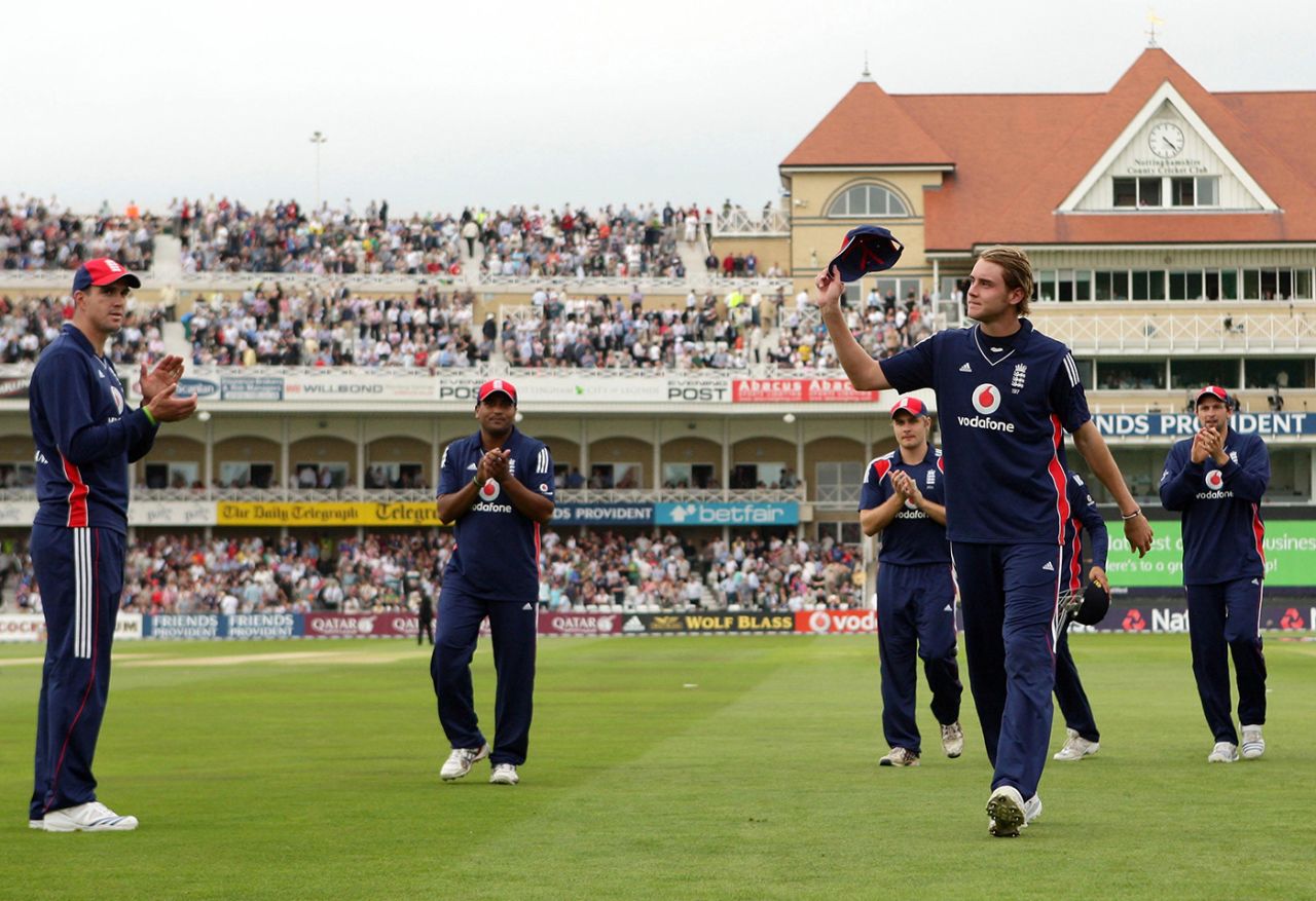Stuart Broad doffs his cap to acknowledge the crowd after picking up his maiden five-wicket haul in ODIs, England v South Africa, 2nd ODI, Trent Bridge, August 26, 2008