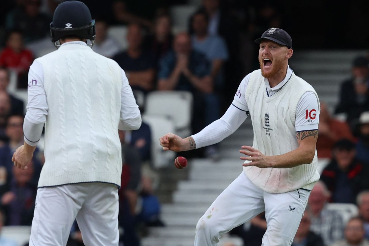 Ben Stokes loses control of the ball after catching Steven Smith, England vs Australia, 5th men's Ashes Test, The Oval, 5th day, July 31, 2023