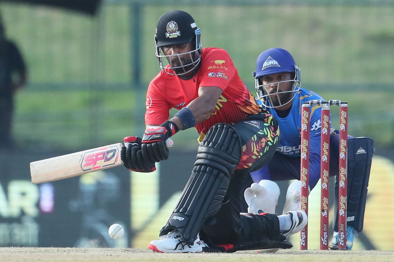 Dinesh Chandimal sweeps one during his 48-run knock, B-Love Kandy vs Dambulla Aura, LPL 2023, Pallekele, August 4, 2023
