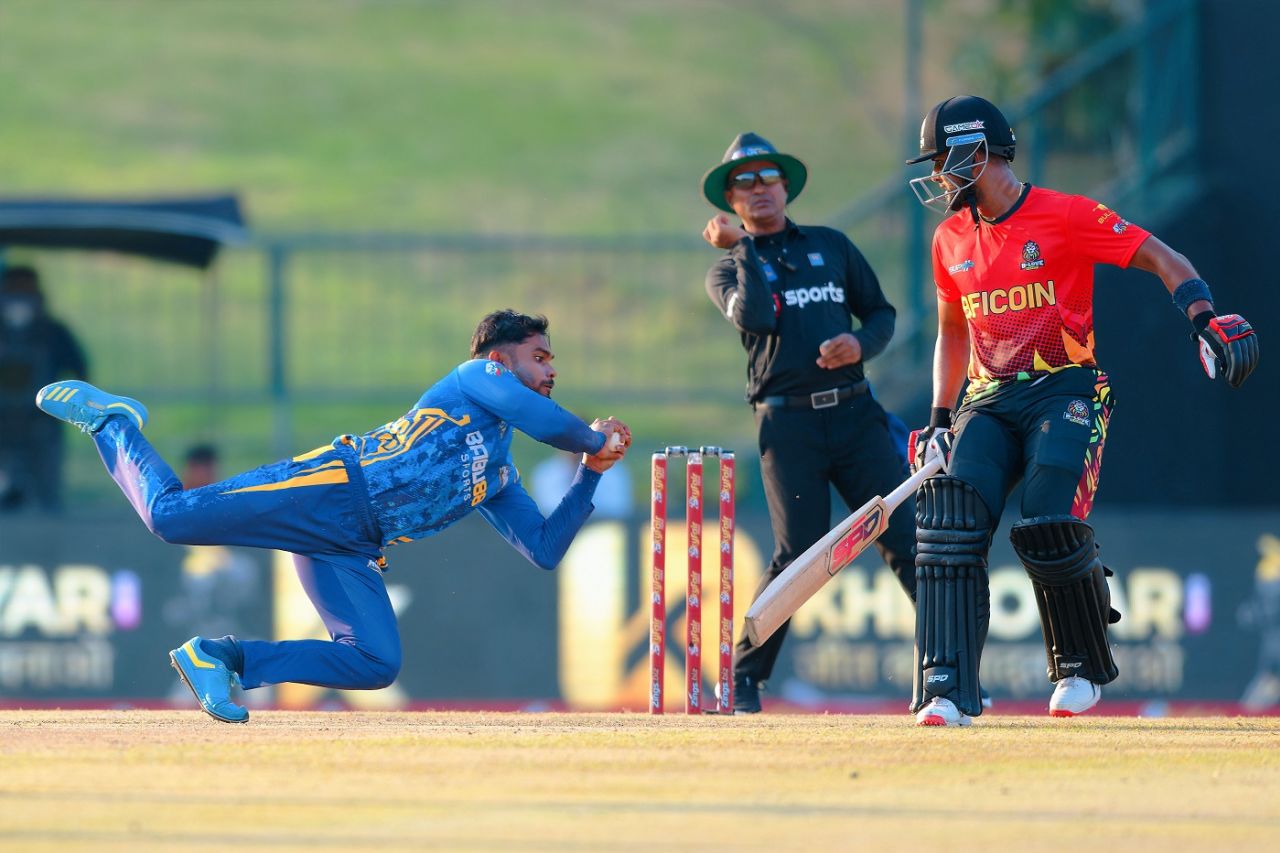 Dhananjaya de Silva catches to dismiss Fakhar Zaman, B-Love Kandy vs Dambulla Aura, LPL 2023, Pallekele, August 4, 2023