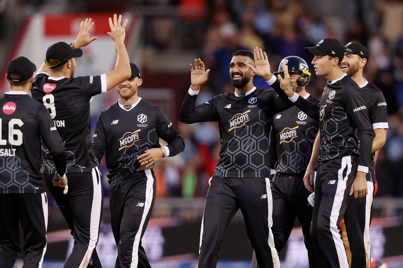 Usama Mir celebrates a wicket with team-mates, Manchester Originals vs Birmingham Phoenix, The Hundred Men's Competition, August 7, 2023