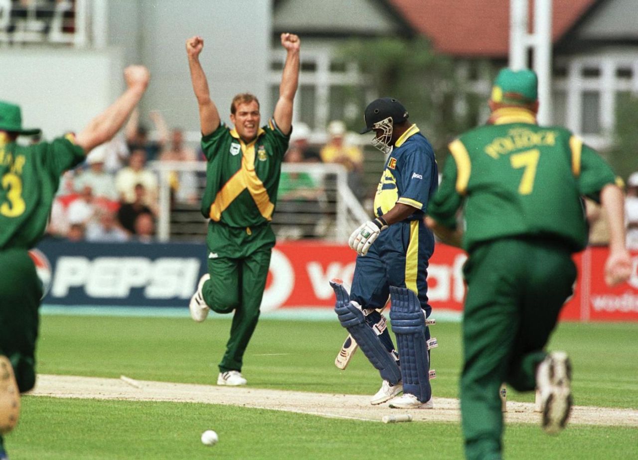 Jacques Kallis bowled Sanath Jayasuriya, Sri Lanka vs South Africa, 1999 World Cup, Edgbaston, May 19, 1999
