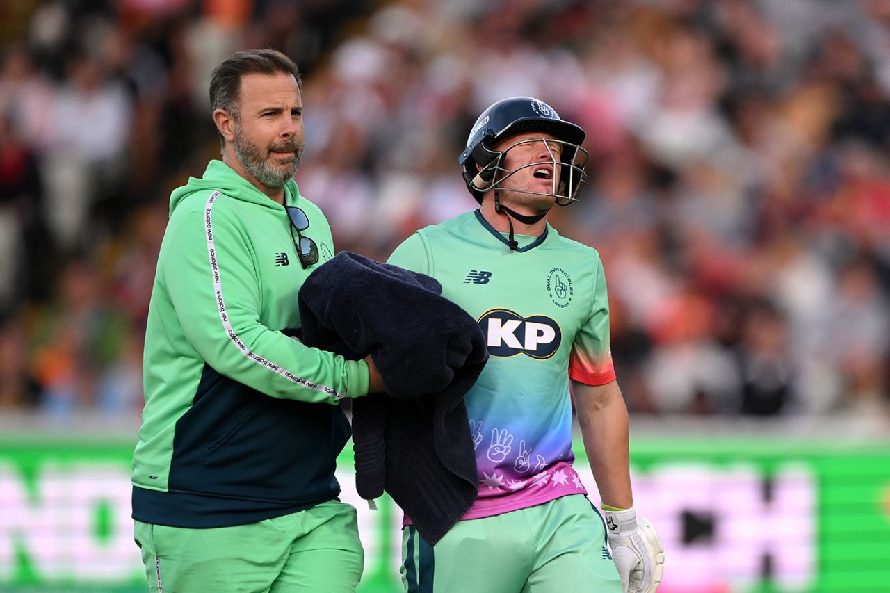 Jordan Cox retired hurt after being struck on the finger, Birmingham Phoenix vs Oval Invincibles, Men's Hundred, Birmingham, August 13, 2023