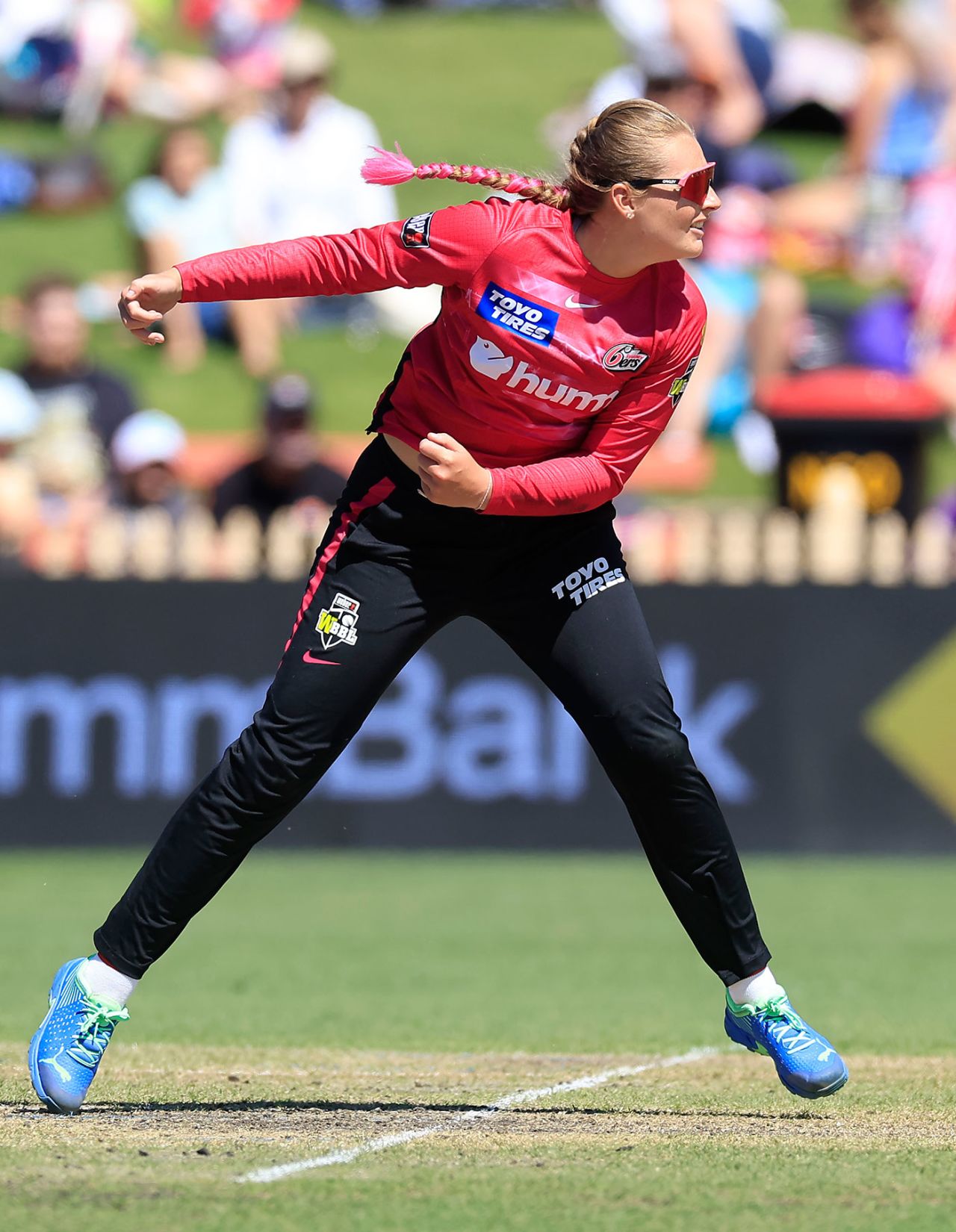 Sophie Ecclestone in her delivery stride, Sydney Sixers vs Hobart Hurricanes, WBBL, North Sydney Oval, November 20, 2022