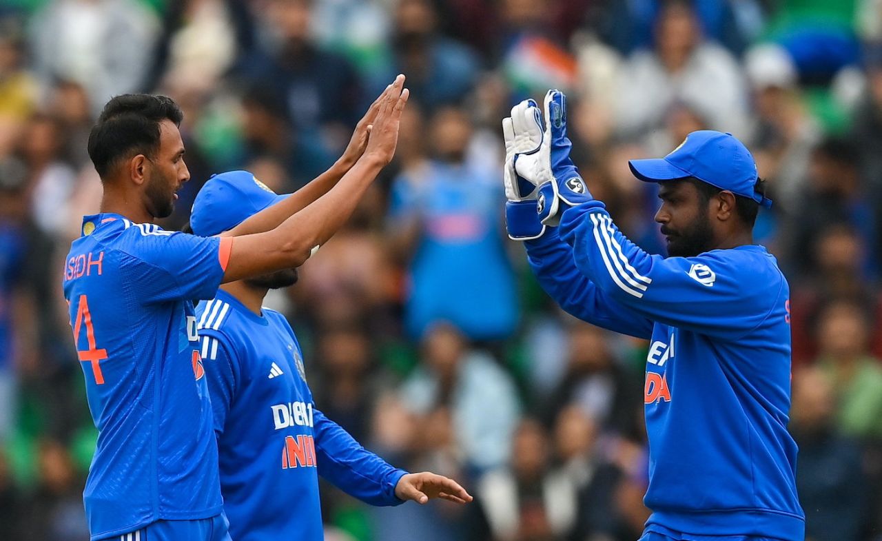 Prasidh Krishna and Sanju Samson celebrate, Ireland vs India, 1st T20I Malahide, August 18, 2023