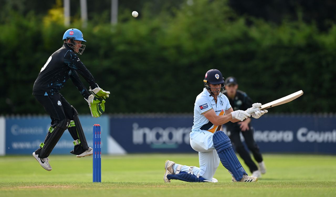 Luis Reece gets low to scoop, Derbyshire vs Worcestershire, Derby, Metro Bank One Day Cup, August 18, 2023