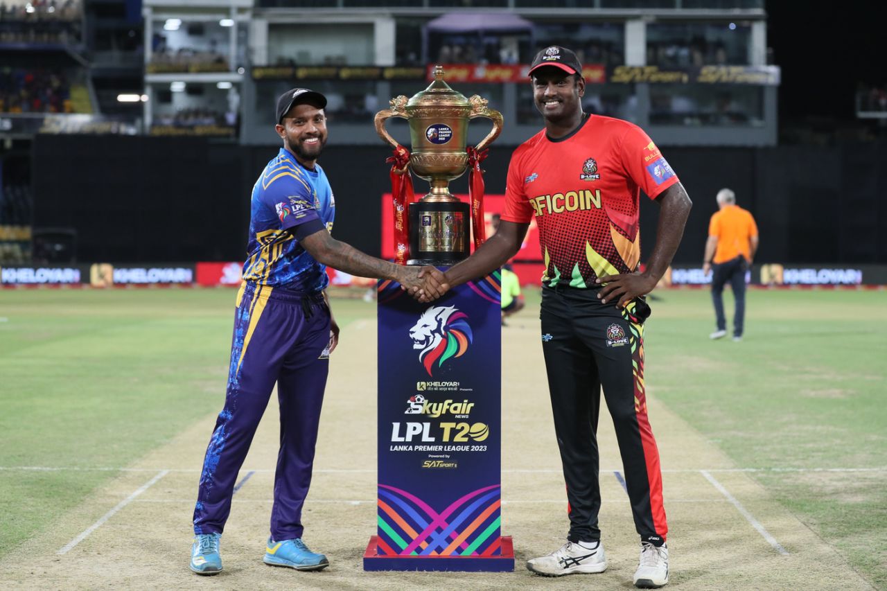 Kusal Mendis of Dambulla Aura and Angelo Mathews of B-Love Kandy shake hands ahead of the LPL 2023 final, Dambulla Aura vs B-Love Kandy, LPL 2023, final, R Premadasa Stadium, Colombo, August 20, 2023