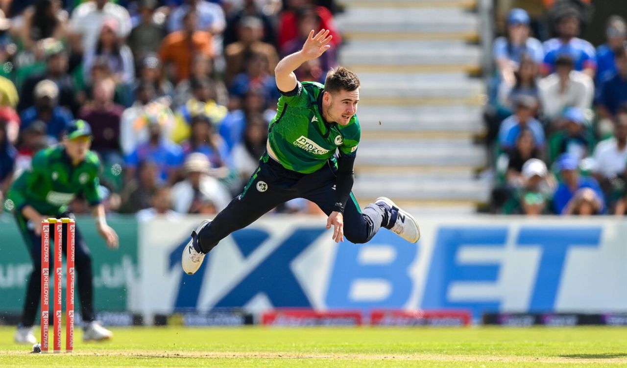 Josh Little gives it his all in his delivery stride, Ireland vs India, 2nd T20I, Malahide, Dublin, August 20, 2023