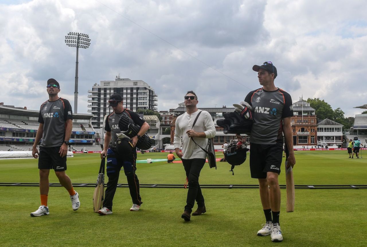 Brendon McCullum joins the New Zealand players during their practice session a day before the final World Cup 2019, Lord's, July 13, 2019
