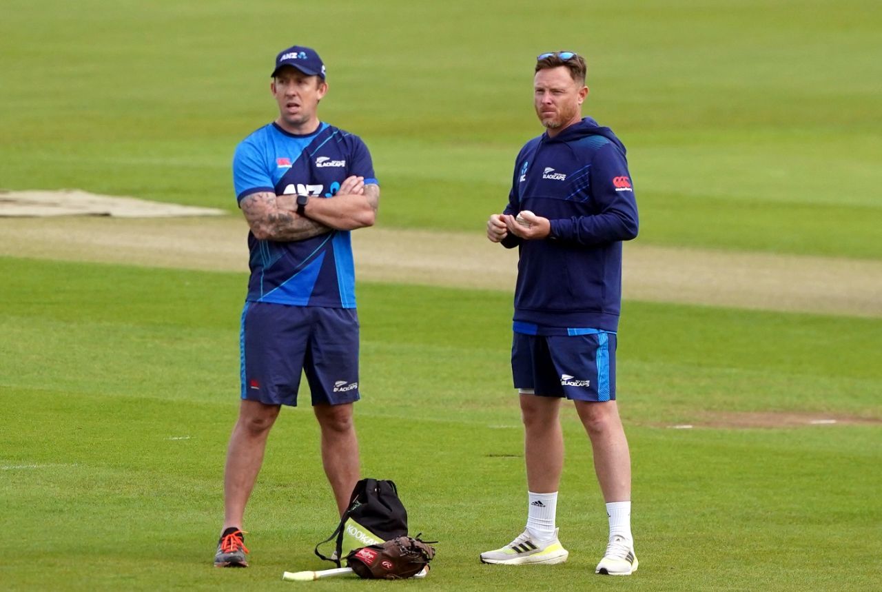 Ian Bell and Luke Ronchi oversee New Zealand's training session, Chester-le-Street, August 29, 2023