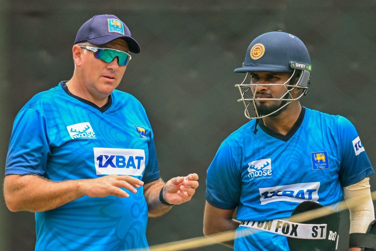 Chris Silverwood and Dasun Shanaka have a chat, Asia Cup 2023, Kandy, August 30, 2023