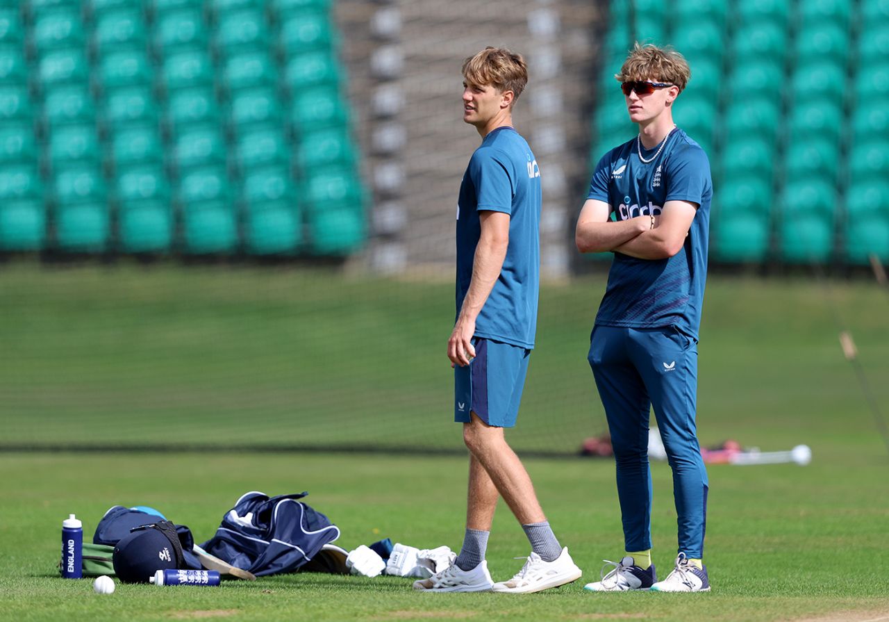 Luc Benkenstein and Theo Wylie look on during England Under-19s training, Beckenham, August 30, 2023