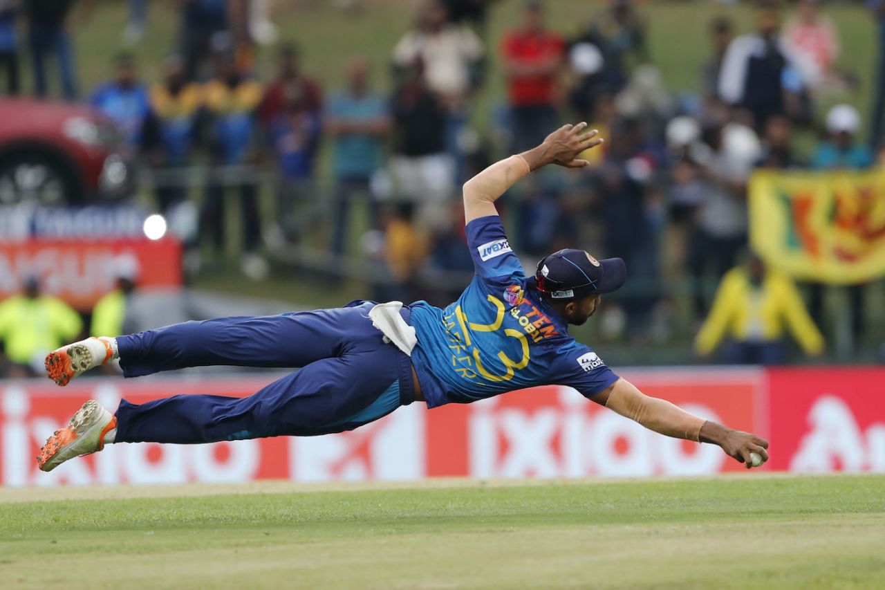 Sadeera Samarawickrama uses his athleticism to stop the ball, Sri Lanka vs Bangladesh, Asia Cup, Pallekele, August 31, 2023
 