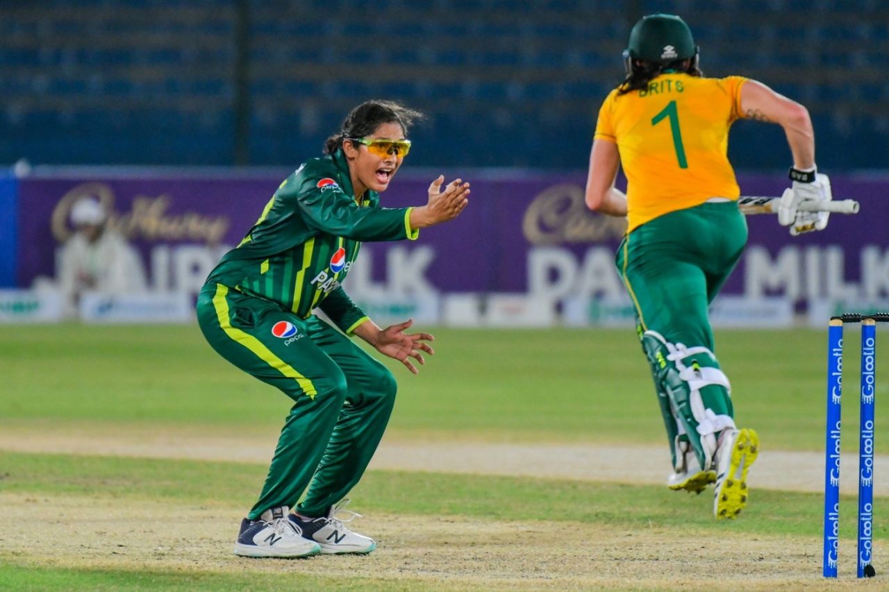 Sadiq Iqbal bowled a tight spell for Pakistan, Pakistan vs South Africa, 2nd women's T20I, Karachi, September 3, 2023