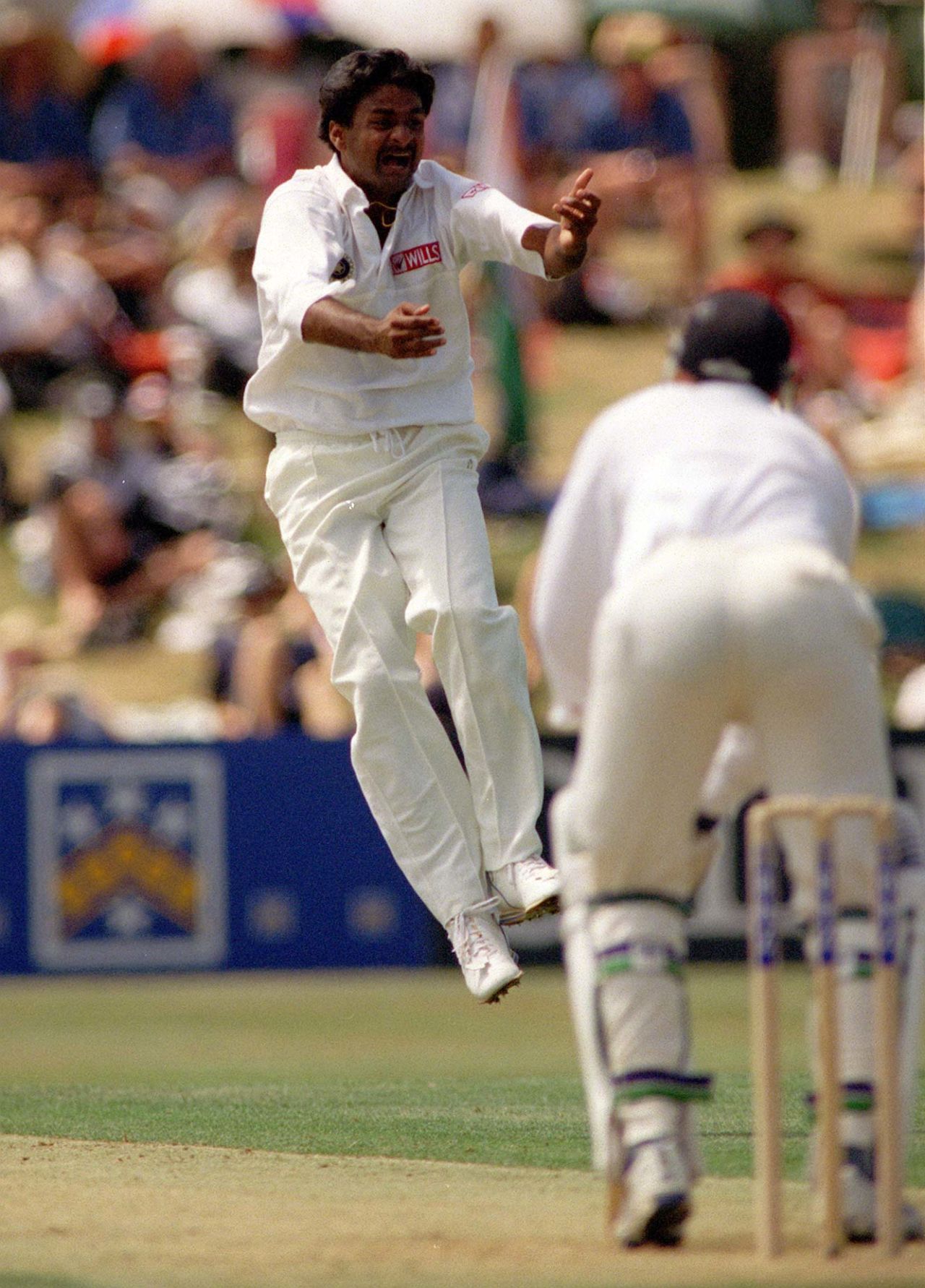 Javagal Srinath appeals unsuccesfully for the wicket of Matt Horne, first day, third Test, New Zealand vs India, Hamilton, January 02, 1999 