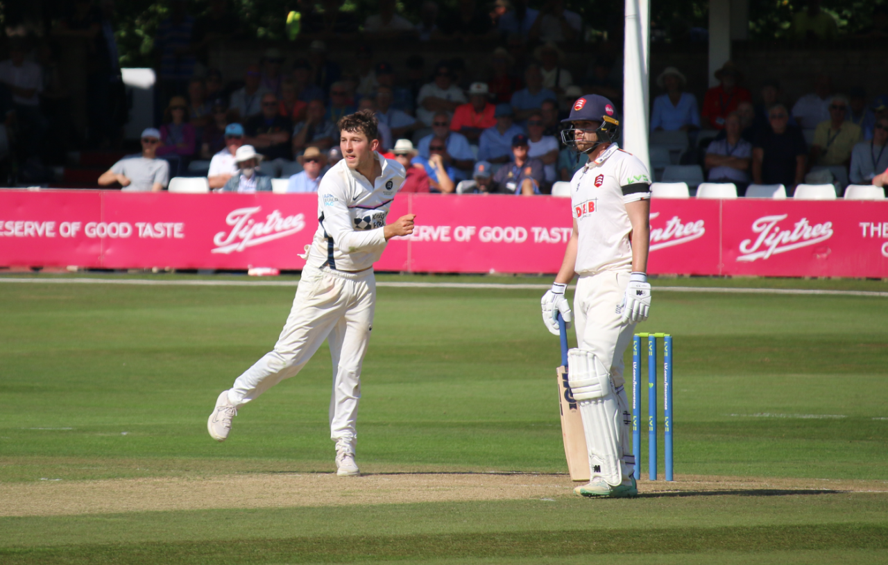 Josh de Caires produced a long wicket-taking spell, Essex vs Middlesex, LV= Insurance Championship, Chelmsford, September 4, 2023
