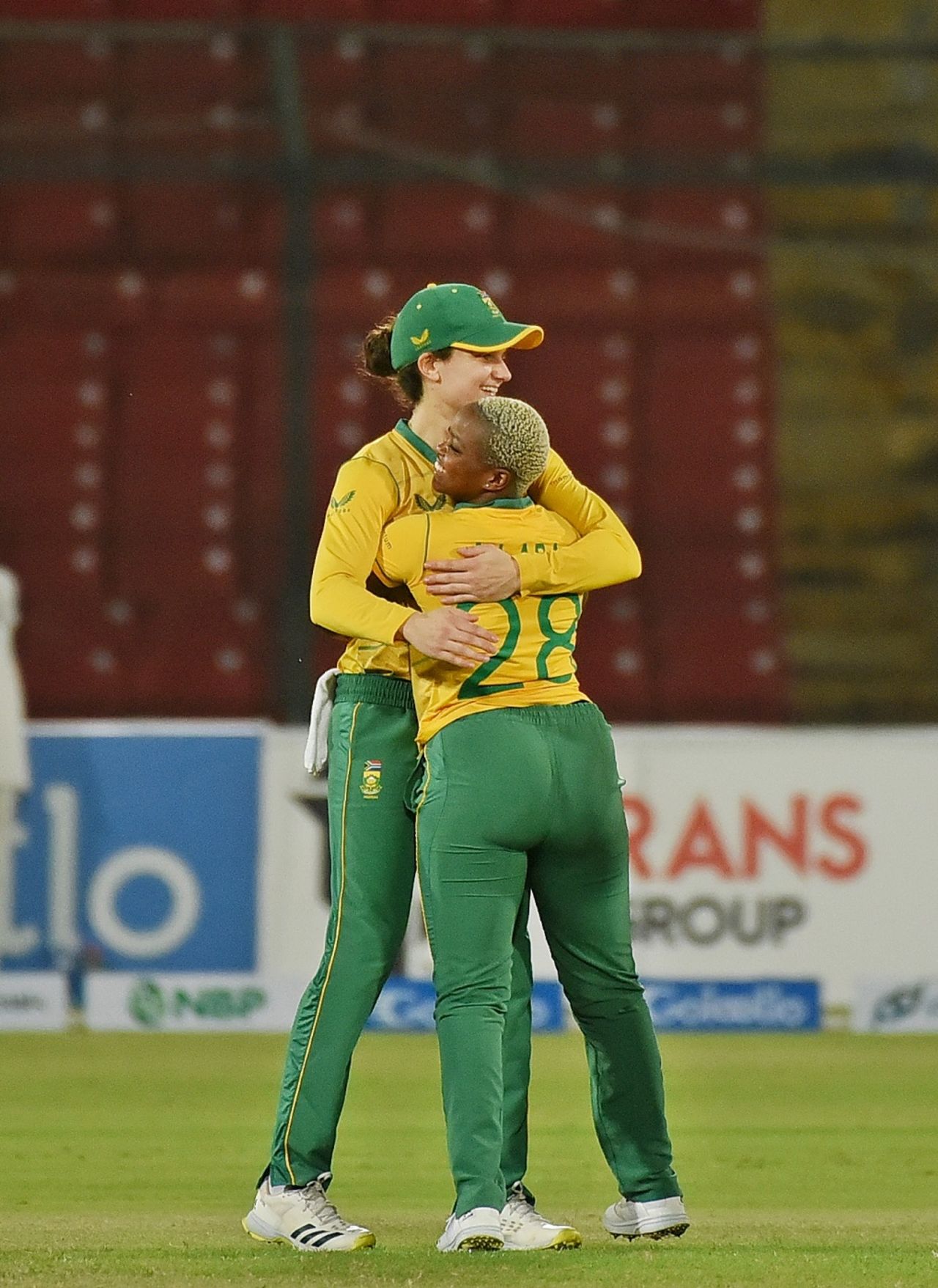 Laura Wolvaardt congratulates Masabata Klaas, Pakistan vs South Africa, 3rd women's T20I,  Karachi, September 04, 2023