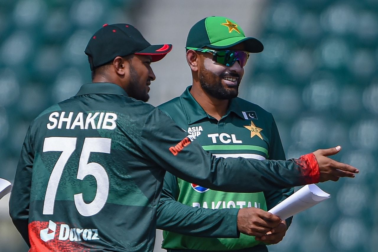Shakib Al Hasan and Babar Azam chat at the toss, Pakistan vs Bangladesh, Asia Cup, Super Fours, Lahore, September 6, 2023