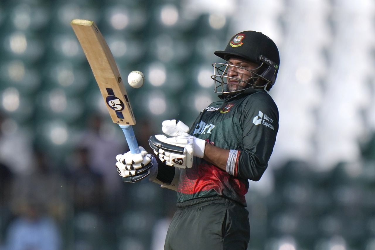 Shakib Al Hasan is cramped by a short ball, Pakistan vs Bangladesh, Asia Cup, Super Fours, Lahore, September 6, 2023