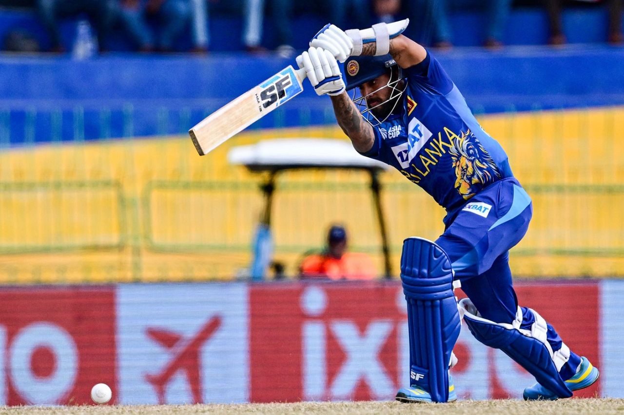 Kusal Mendis punches with a high elbow, Sri Lanka vs Bangladesh, Asia Cup, Super Fours, Colombo, September 9, 2023