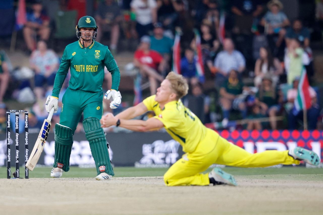 Nathan Ellis takes a return catch to dismiss Quinton de Kock, South Africa vs Australia, 2nd ODI, Bloemfontein, September 9, 2023