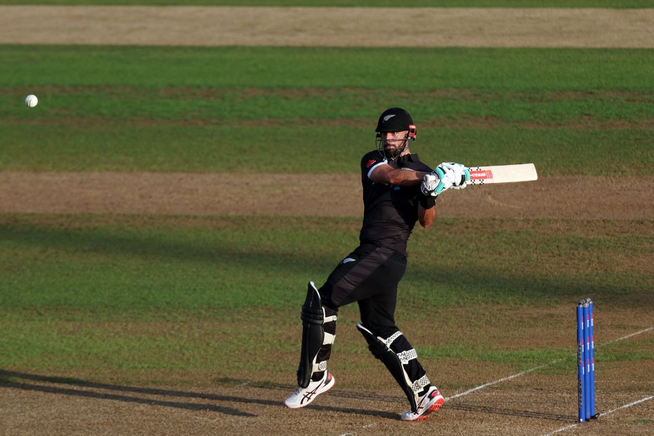 Daryl Mitchell has a free swing, England vs New Zealand, 2nd ODI, Ageas Bowl, September 10, 2023