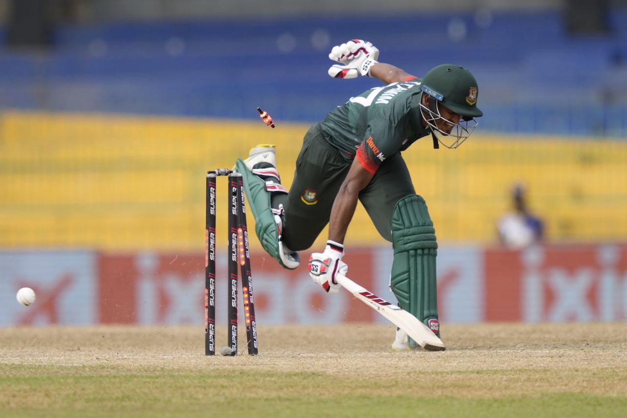 Tanzid Hasan survived this run-out attempt but didn't last much longer, Bangladesh vs India, Asia Cup Super Four, Colombo, September 15, 2023