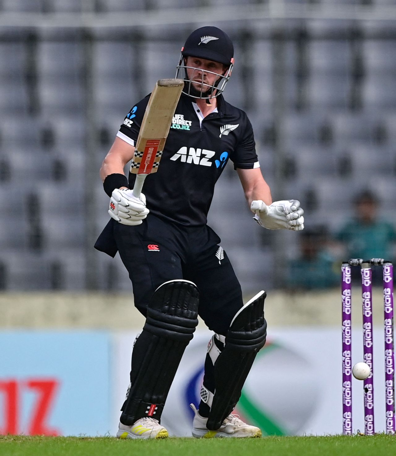 Henry Nicholls had to be cautious after the rush of wickets early on, Bangladesh vs New Zealand, 2nd ODI, Dhaka, September 23, 2023