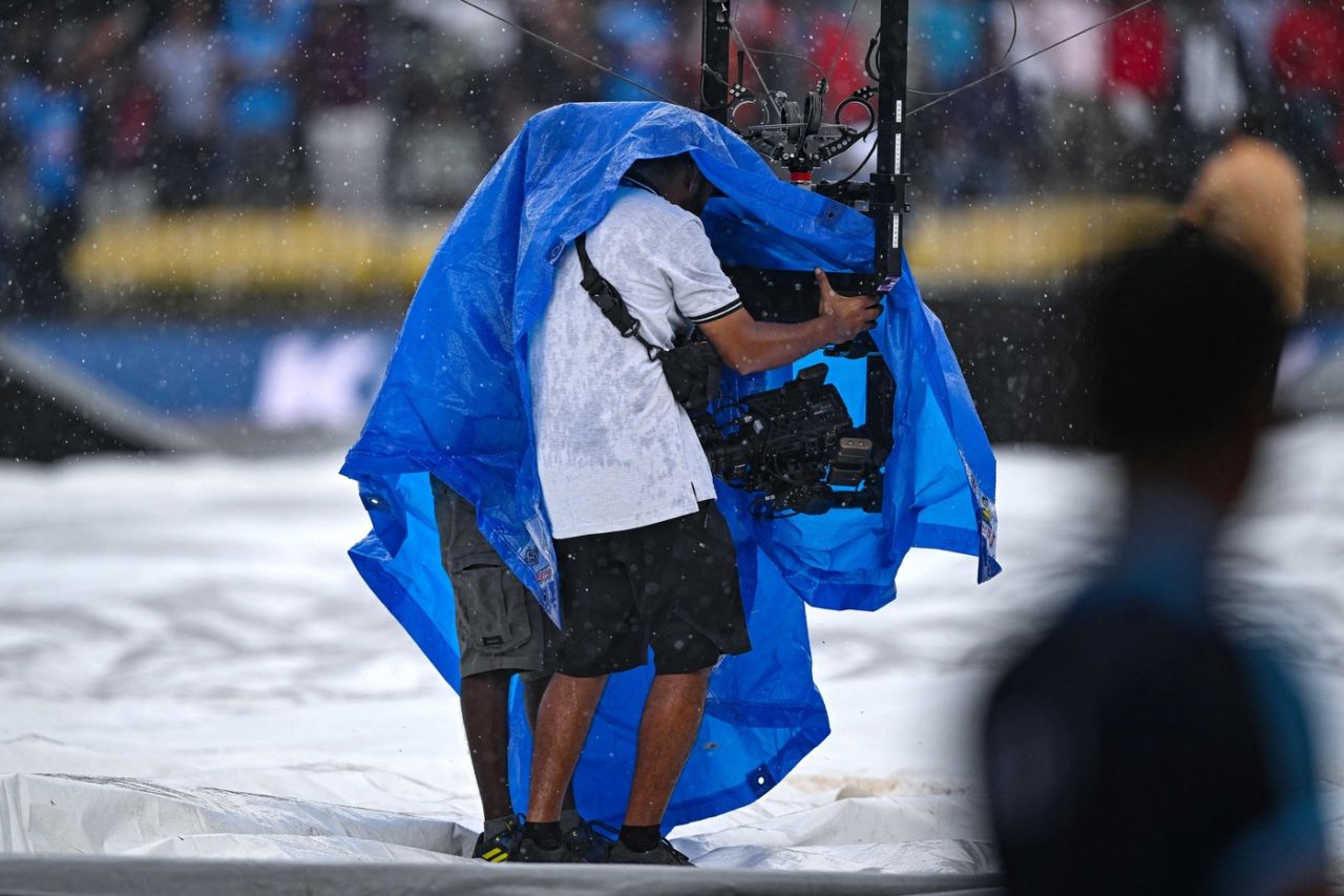 Spidercam takes shelter from the rain, India vs Australia, 2nd ODI, Indore, September 24, 2023