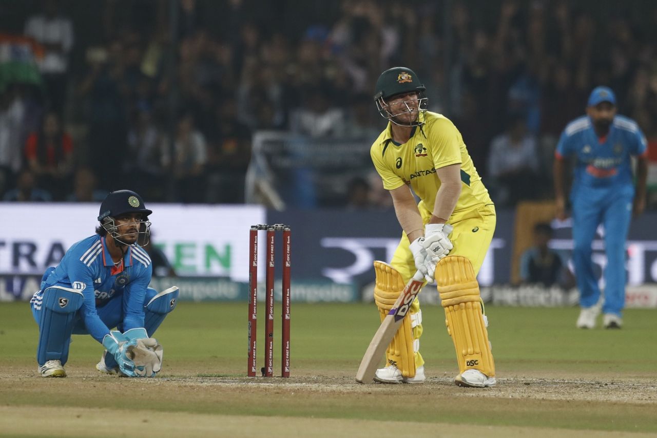 David Warner bats right-handed against R Ashwin, India vs Australia, 2nd ODI, Indore, September 24, 2023