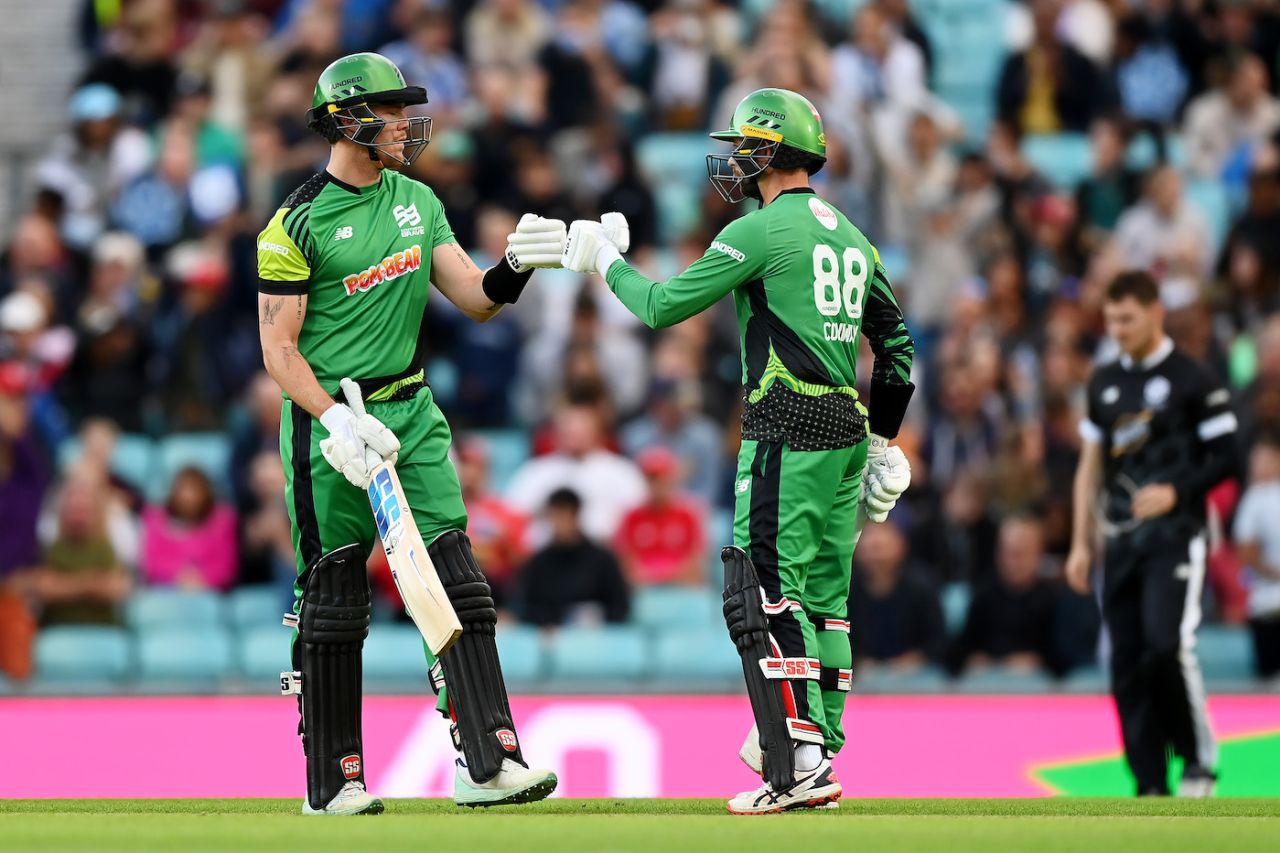 Finn Allen and Devon Conway touch gloves during their partnership, Southern Brave vs Manchester Originals, Eliminator, Men's Hundred, August 26, 2023