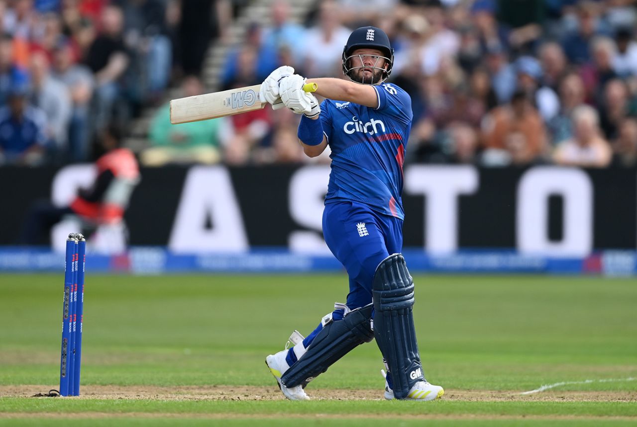 Ben Duckett swings a pull into the leg side, England vs Ireland, 3rd ODI, Bristol, September 26, 2023