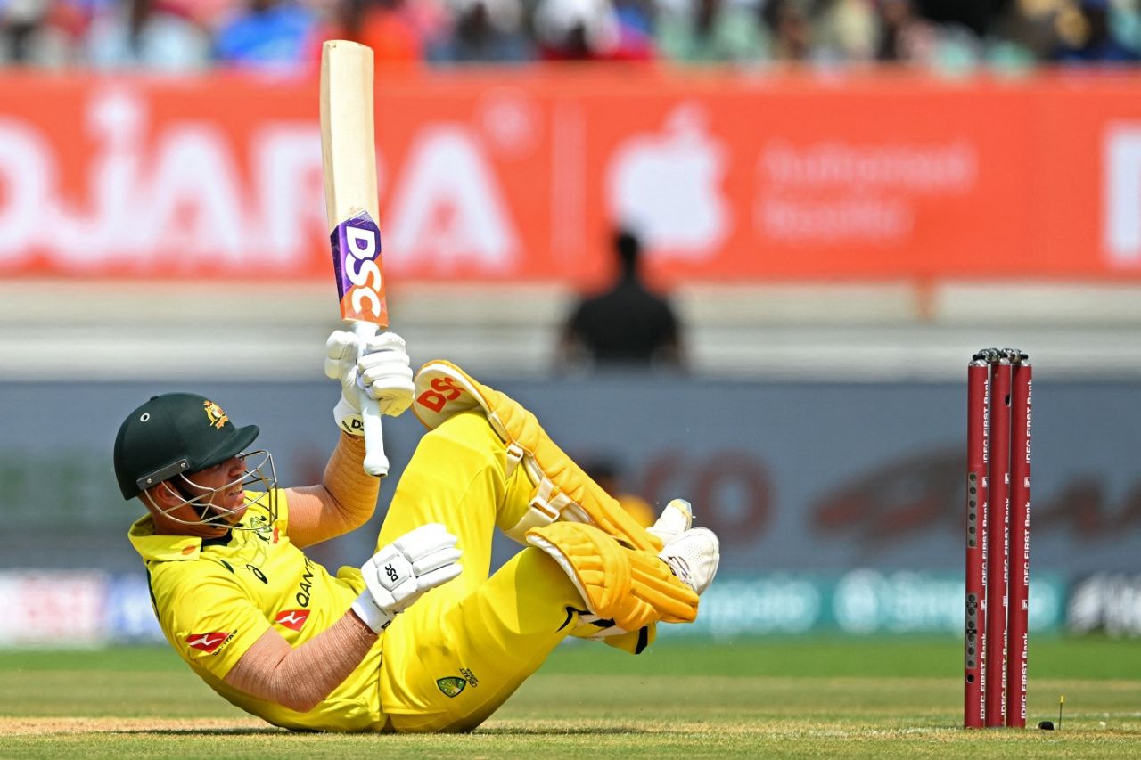 David Warner fell over while attempting a scoop and was out caught behind, India vs Australia, 3rd ODI, Rajkot, September 27, 2023