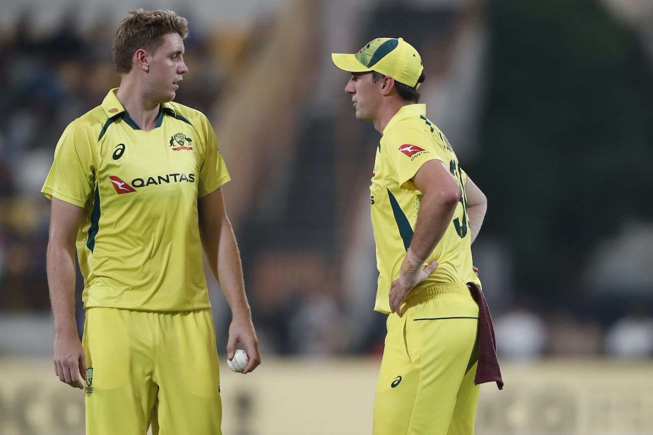 Cameron Green has a chat with Pat Cummins, India vs Australia, 3rd ODI, Rajkot, September 27, 2023