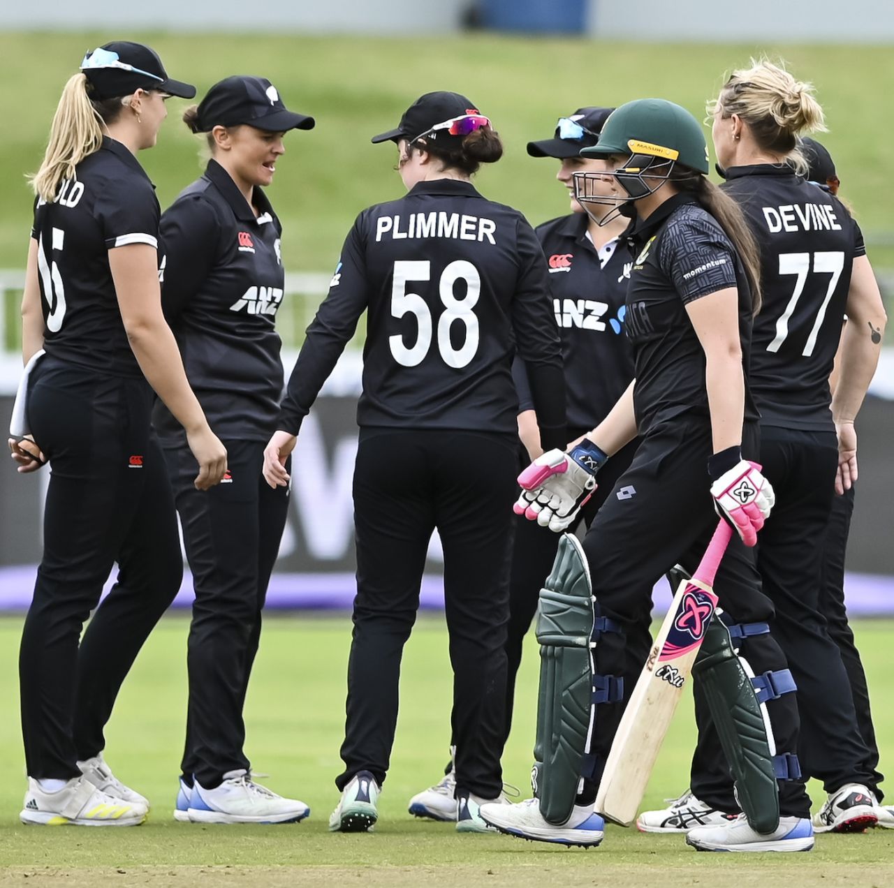 Sophie Devine sent back Sune Luus before getting rid of Laura Wolvaardt, South Africa vs New Zealand, 3rd women's ODI, Durban, October 1, 2023