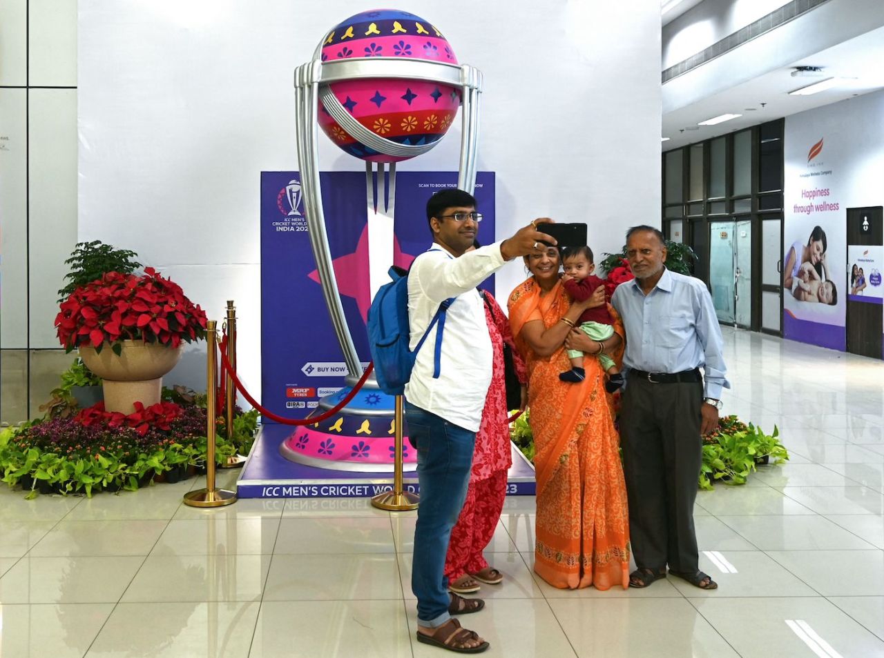 Fans pose with a replica of the World Cup trophy at the Ahmedabad airport, World Cup 2023, Ahmedabad, October 4, 2023