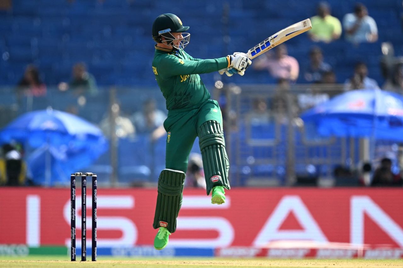 Rassie van der Dussen gets off his feet while playing the pull, South Africa vs Sri Lanka, World Cup, Delhi, October 7, 2023