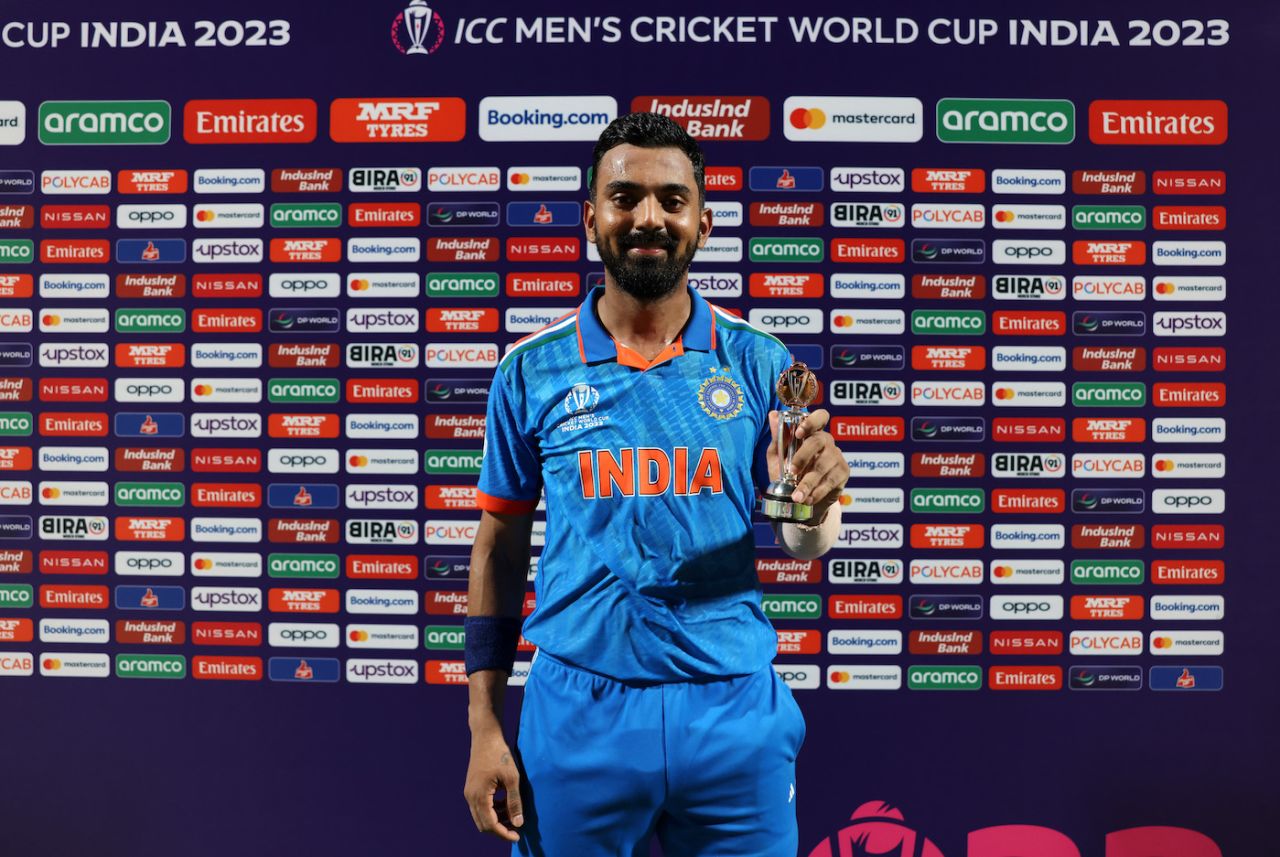 KL Rahul poses with his player-of-the-match award, India vs Australia, World Cup, Chennai, October 8, 2023