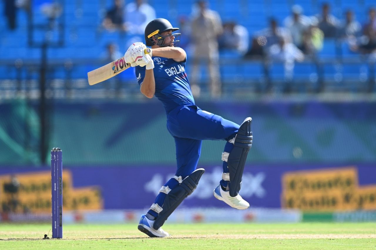 Dawid Malan takes the aerial route, Bangladesh vs England, Dharamsala, ODI World Cup, October 10, 2023