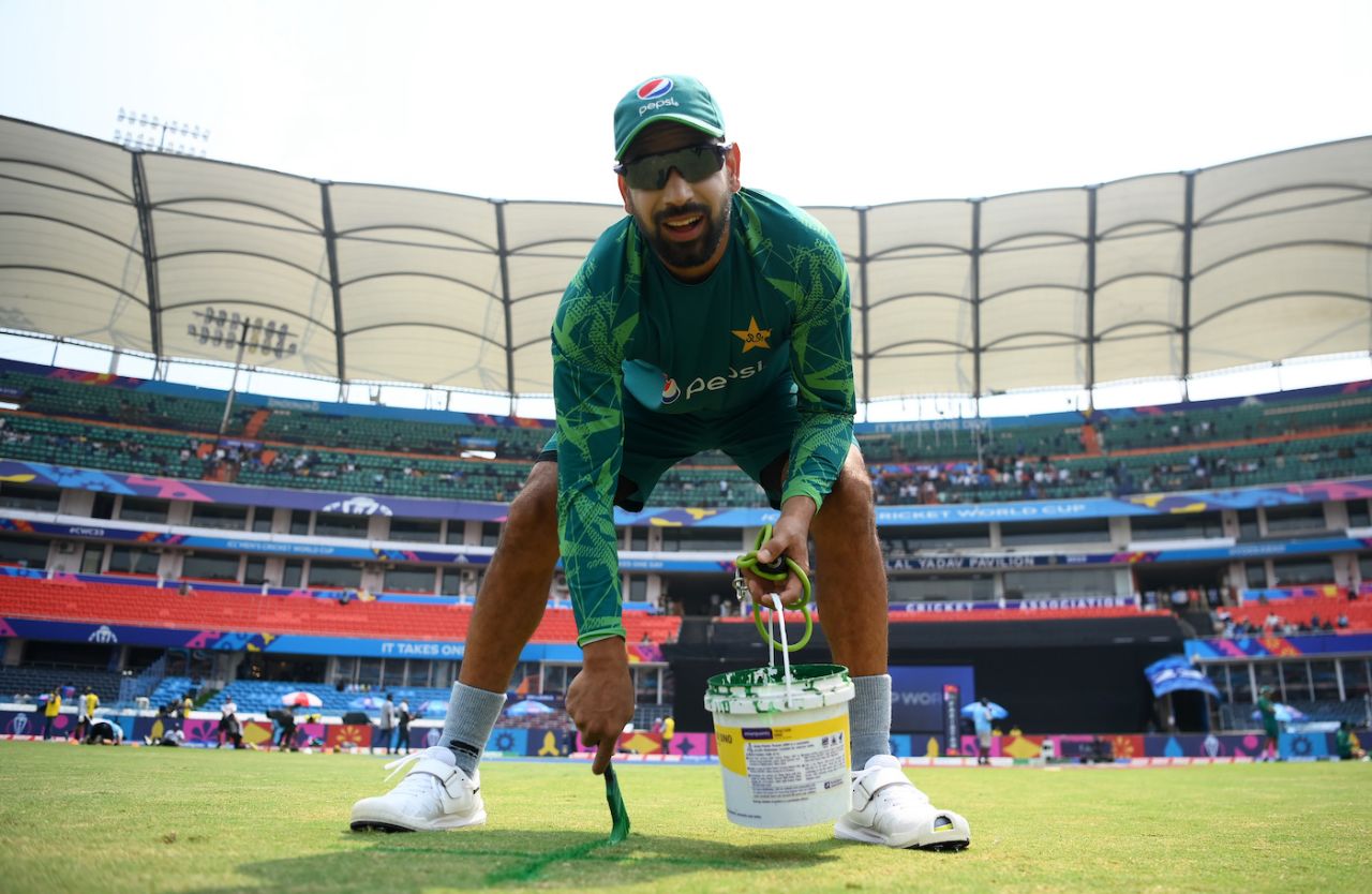 Haris Rauf marks out his run-up, Pakistan vs Sri Lanka, World Cup, Hyderabad, October 10, 2023