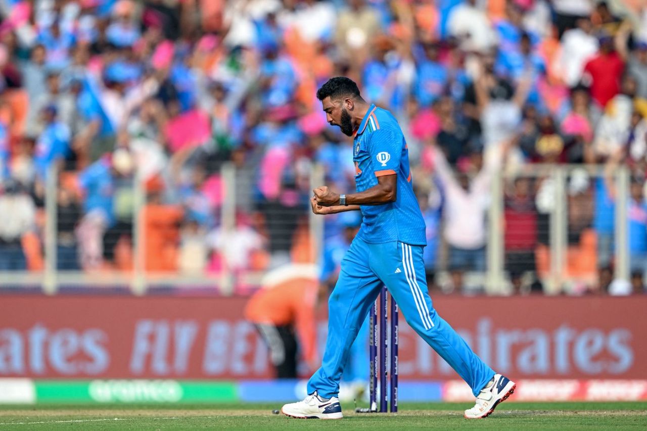 Mohammed Siraj hit the top of off to dismiss the Pakistani skipper, India vs Pakistan, Men's World Cup 2023, Ahmedabad, October 14, 2023