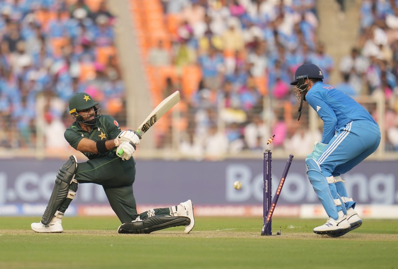 Iftikhar Ahmed is bowled around his legs by Kuldeep Yadav, India vs Pakistan, Men's World Cup 2023, Ahmedabad, October 14, 2023