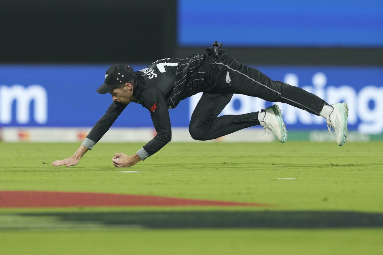 Mitchell Santner took a one-handed spectacular to dismiss Hashmatullah Shahidi, New Zealand vs Afghanistan, Men's ODI World Cup, Chennai, October 18, 2023